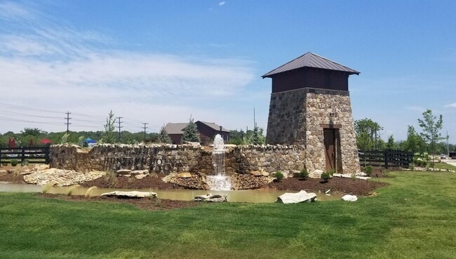 Building Photo - FOR LEASE - 4 BED, 2.5 BATH IN LEBANON!