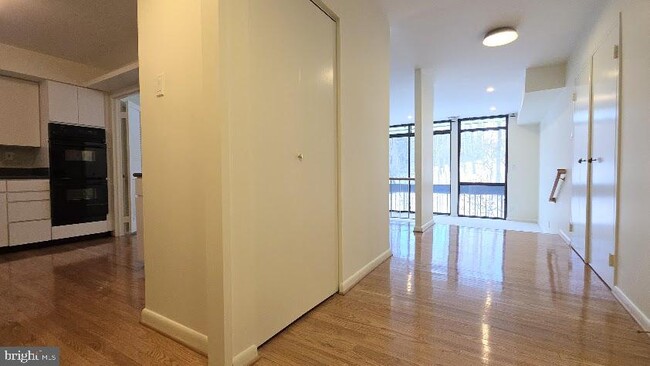 Building Photo - 4960 Sentinel Dr