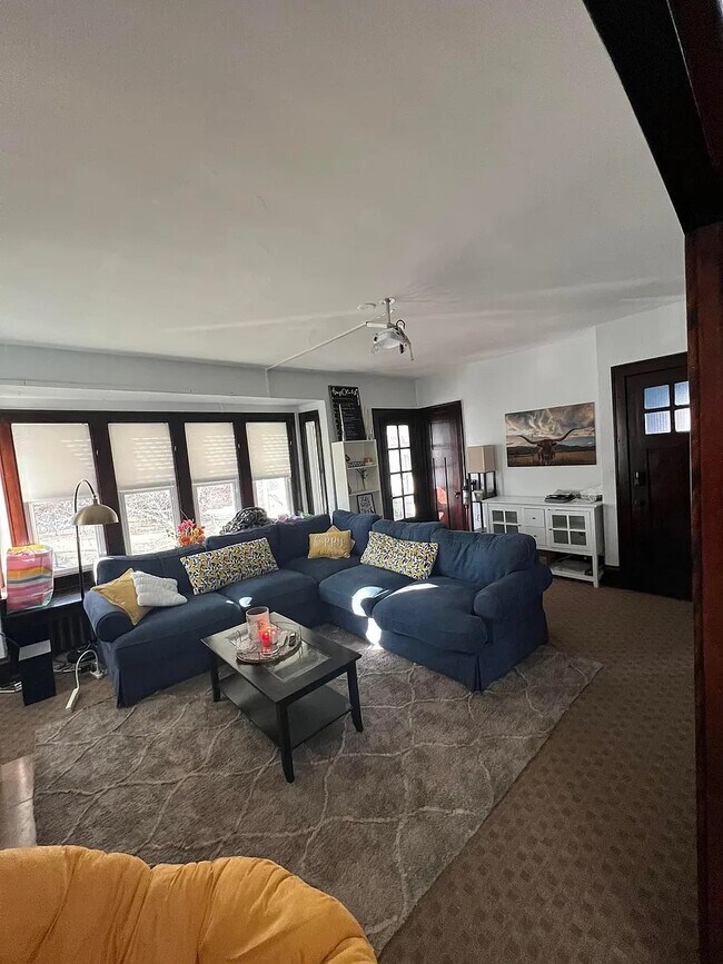Foto del edificio - 3438 N Downer Ave