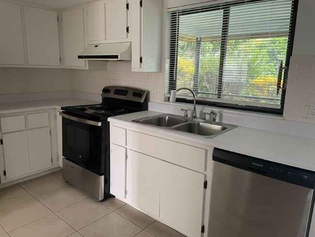 Foto del edificio - 10022-10028 8th St N