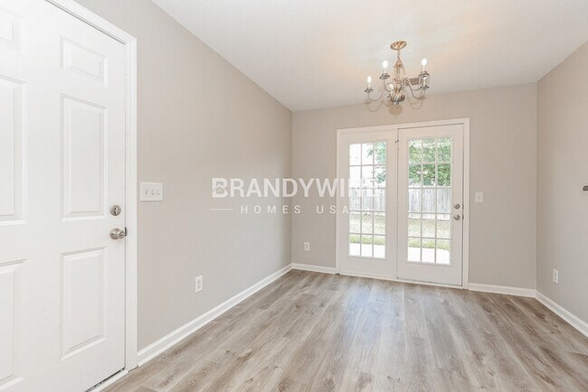 Foto del edificio - 701 Holland Ridge Dr