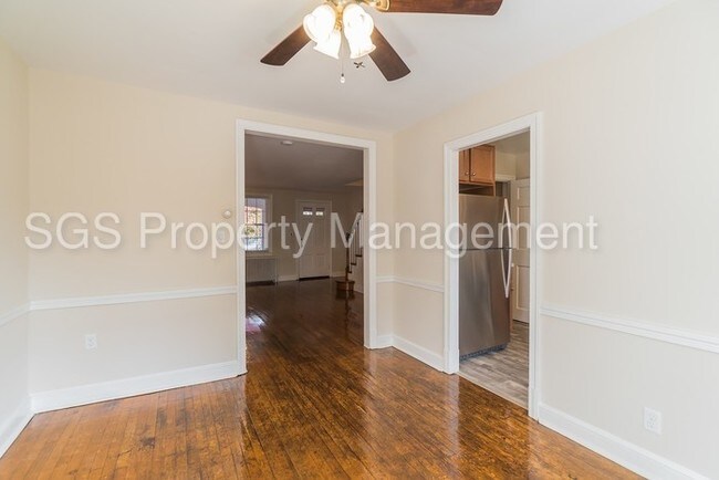 Building Photo - Spacious, 3 Level Rowhouse in Del Ray
