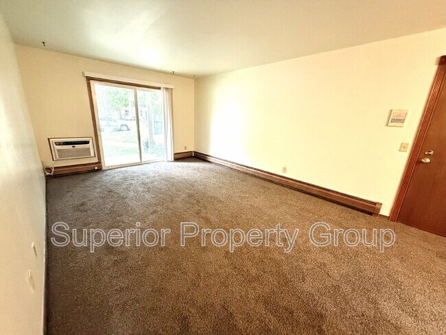 Foto del edificio - 2404 Independence Ln