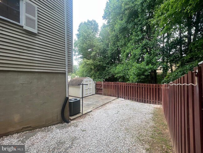 Building Photo - 4200 Gerry Ln