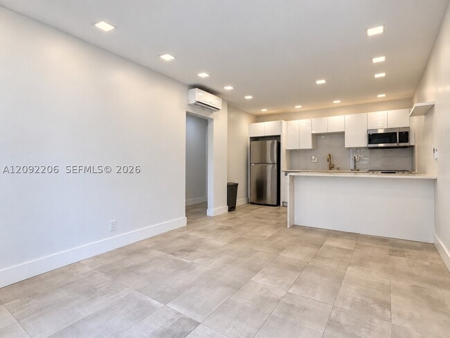 Building Photo - 551 NE 26th St