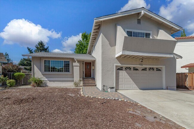 Building Photo - SPACIOUS SINGLE FAMILY HOME FOR RENT IN SU...