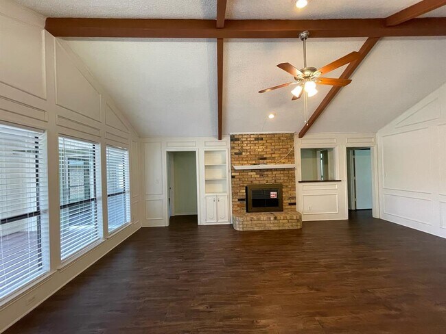 Building Photo - 2103 Marin