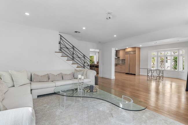 Building Photo - 306 Cordova Rd