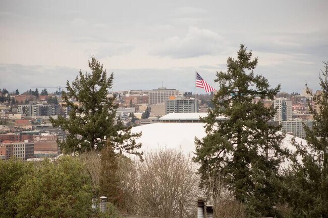 Building Photo - 624 E 32nd St