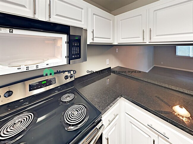 Building Photo - 6500 Country Club Dr