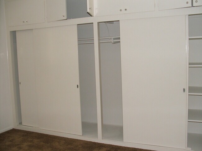 Large storage and closets in bedroom - 1616 Esplanade