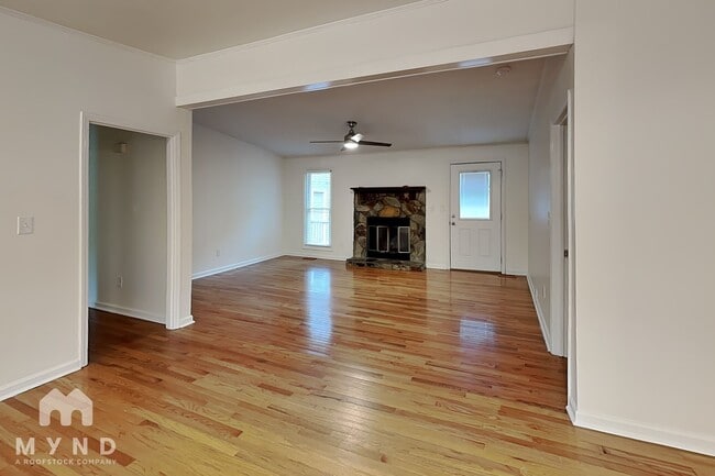 Building Photo - 7954 Tiburon Cir