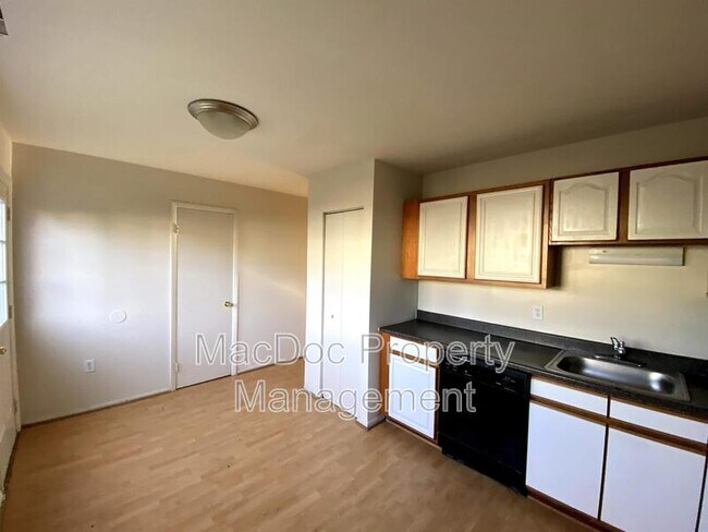 Foto del edificio - 911 Anvil Rd