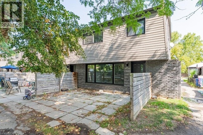 Building Photo - 250 Montmorency Dr