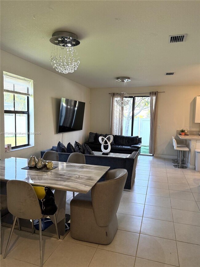 Foto del edificio - 11101 West 33rd Ct