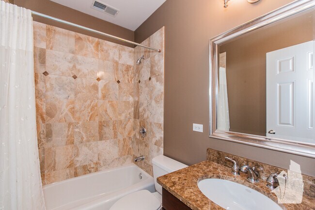 Foto del edificio - 3841 N Southport Ave
