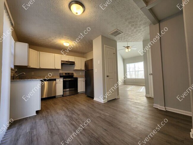 Building Photo - 13 Oak Grove Ct