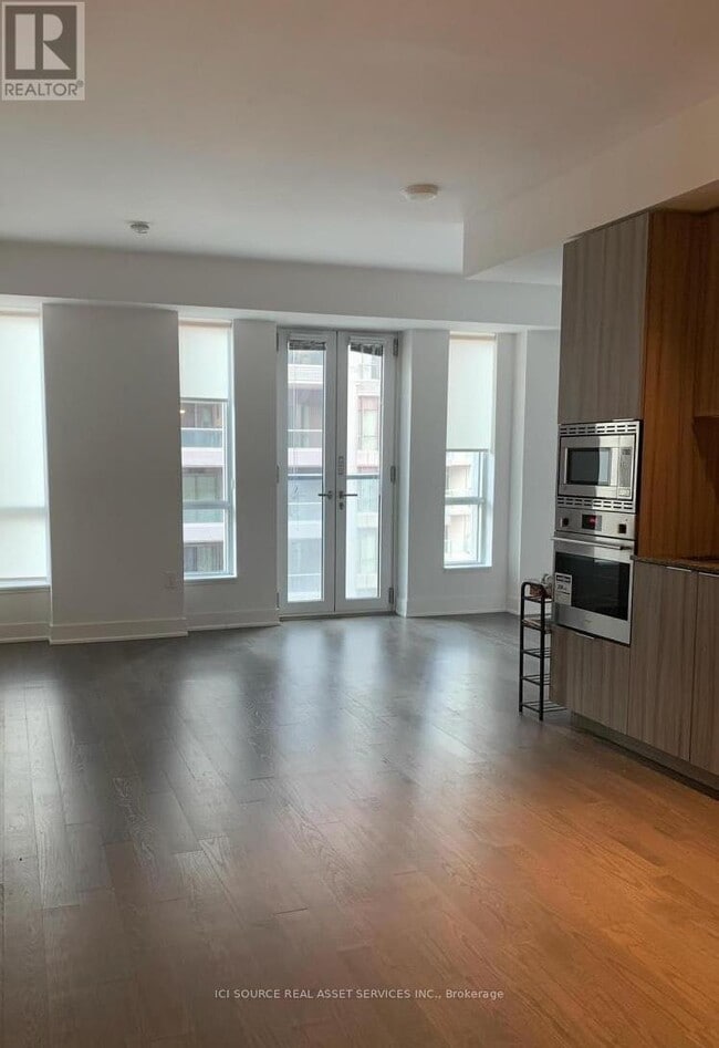 Photo du bâtiment - 955-955 Bay St.