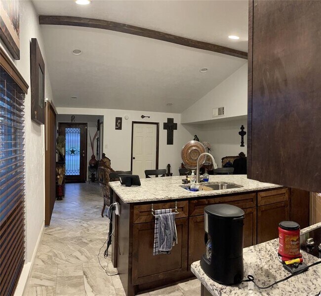 Foto del edificio - 5609 Hollow Pines Dr