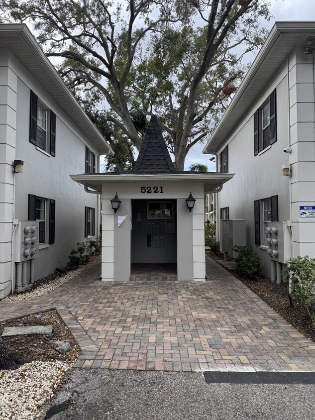 "Charming 1-Bedroom Condo Retreat with Stu... - "Charming 1-Bedroom Condo Retreat with Stu...