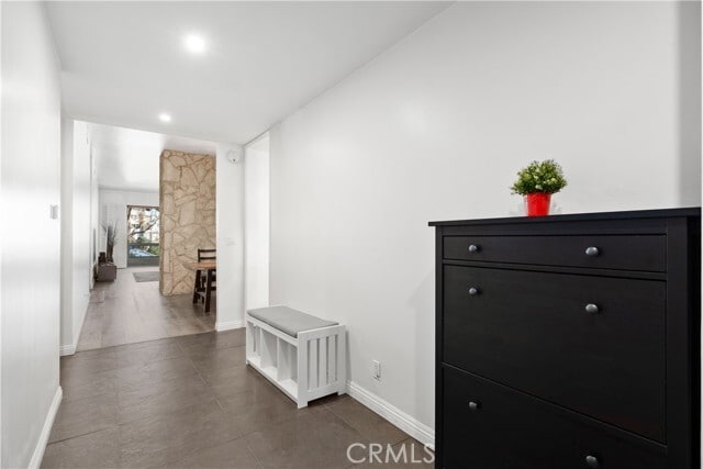 Building Photo - 141 S Linden Dr