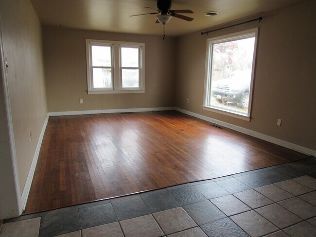 Foto del edificio - 636 W Washington St