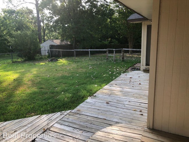 Building Photo - 705 Broadmoor Dr