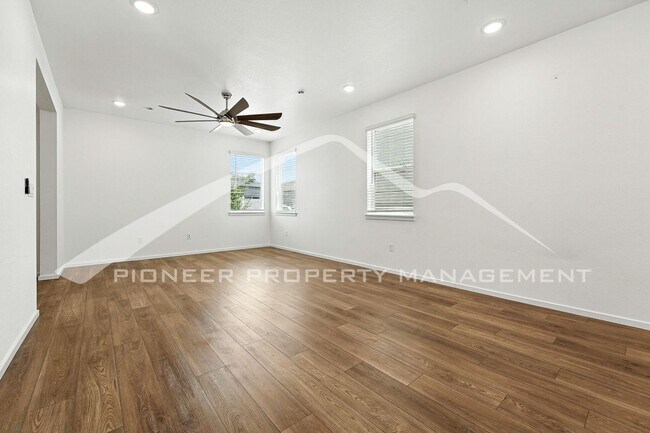 Building Photo - Spacious Home with Central AC and 2-Car Ga...