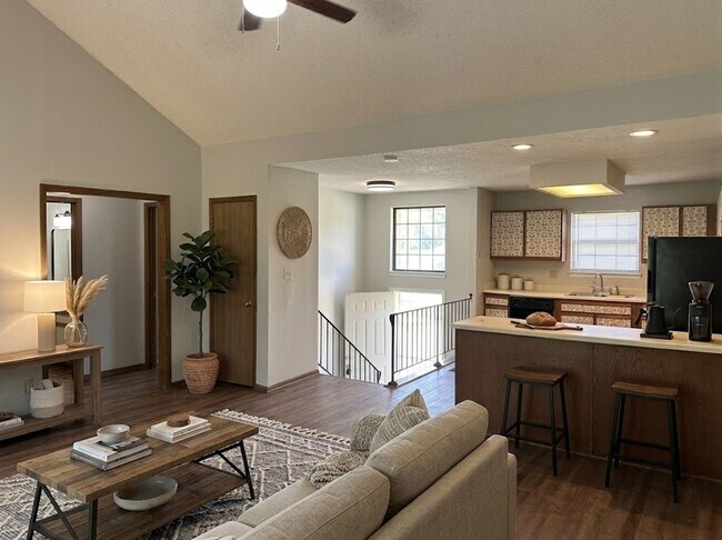 Foto del edificio - 827-827 N 89th Ct
