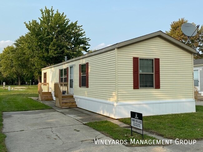 Building Photo - **URGENT SPECIAL** MOVE-IN SPECIAL! APP FE...