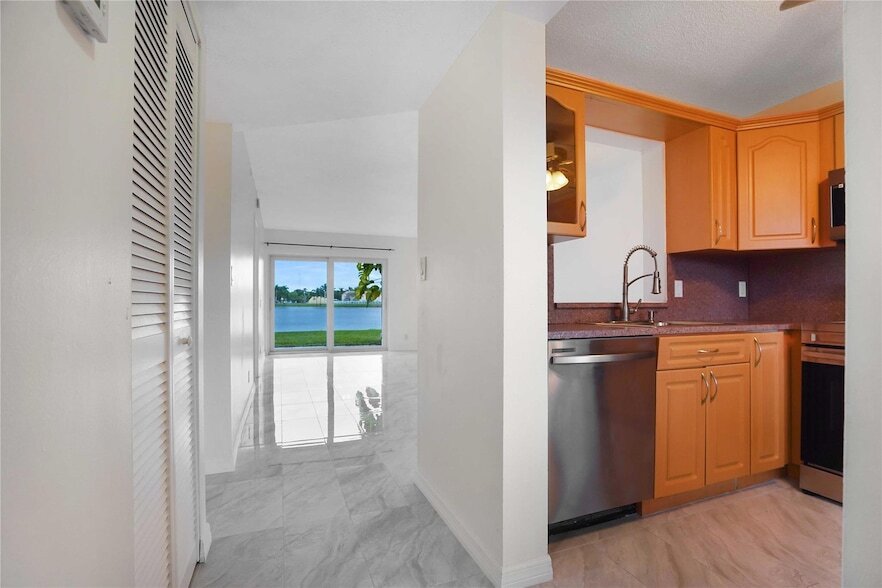 Foto principal - 8720 N Sherman Cir