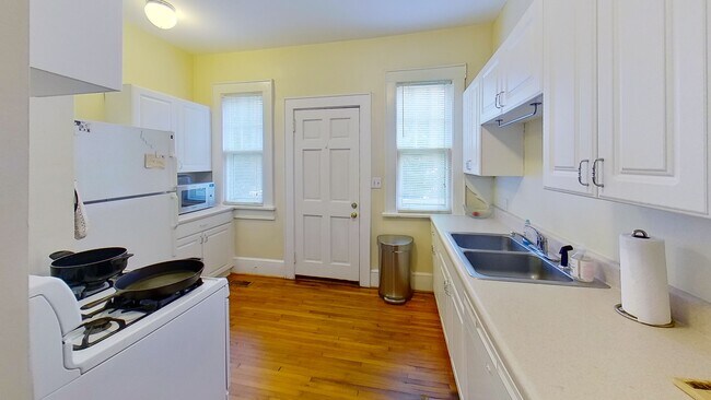 Building Photo - 1512 Sunnyside Ave