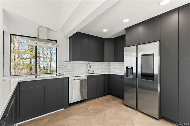 Foto del edificio - 294 Riverview Rd