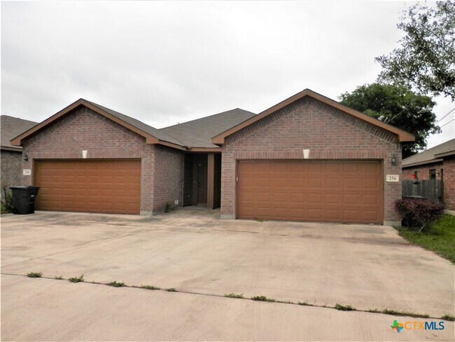 Building Photo - 258 Rosalie Dr