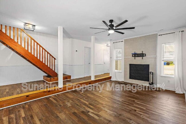 Building Photo - 2305 Merl Cir