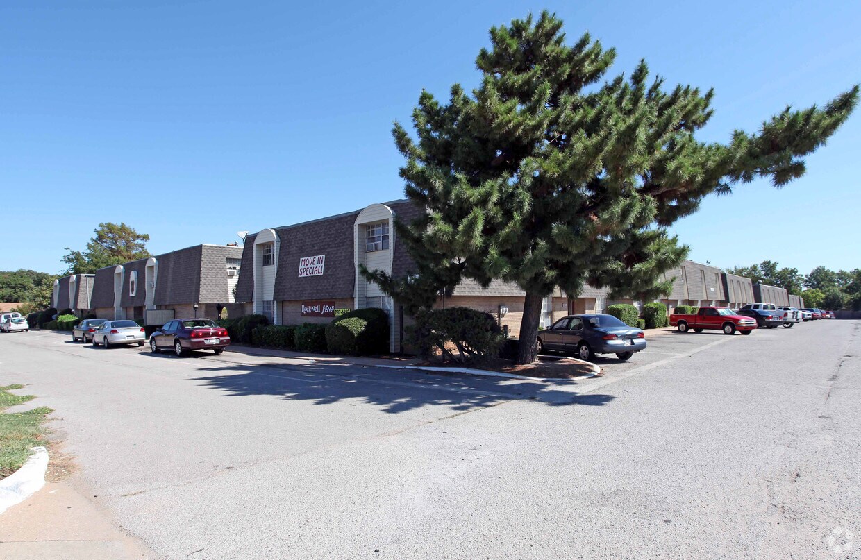 Jasper Gardens Rentals in Bethany at 25002530 N Rockwell Ave Bethany