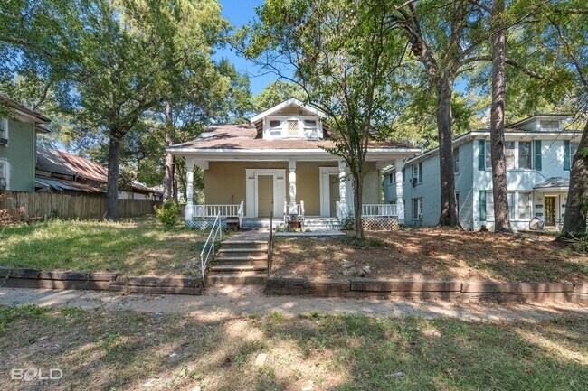Building Photo - 2 bed 1 Bath Duplex