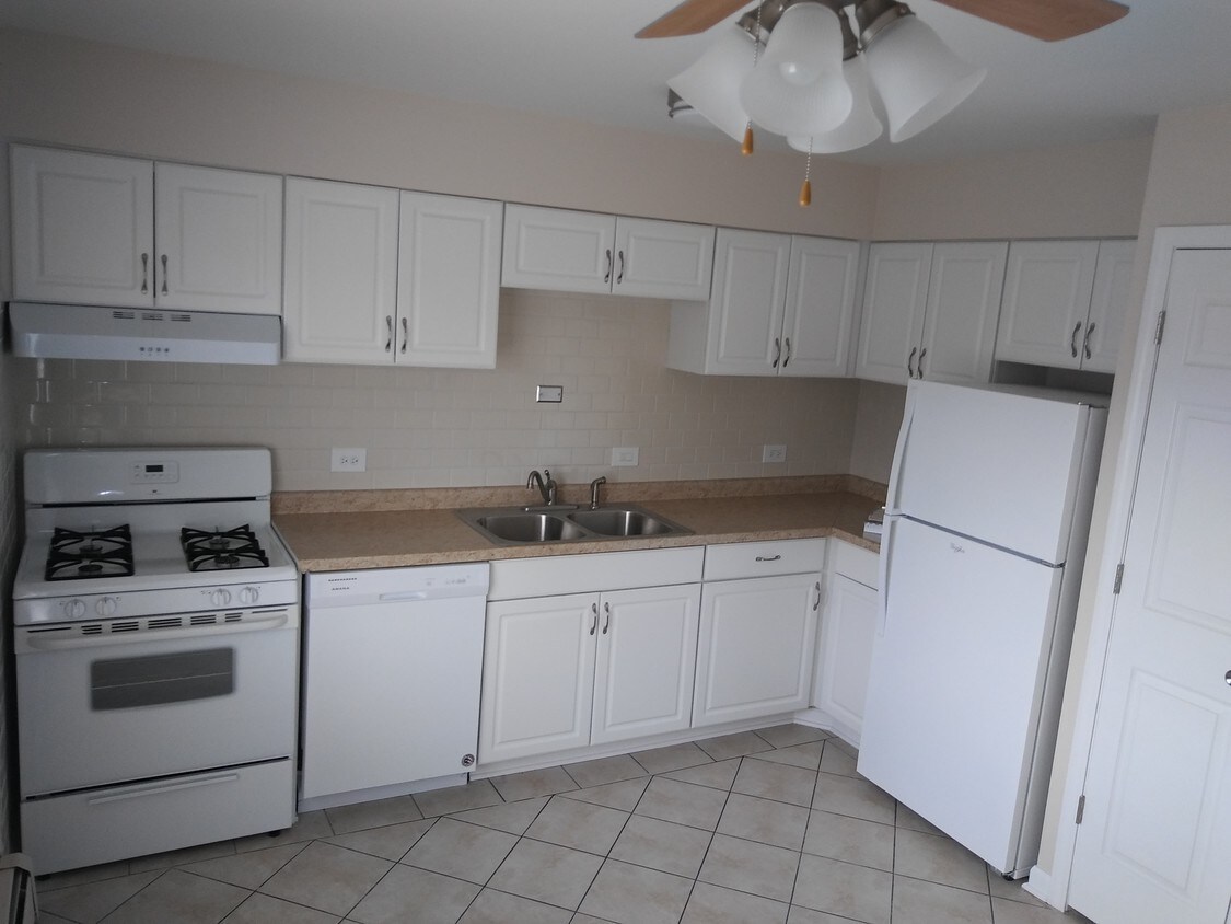 1210 E Long Valley Dr, Palatine, IL 60074 Apartments in Palatine, IL