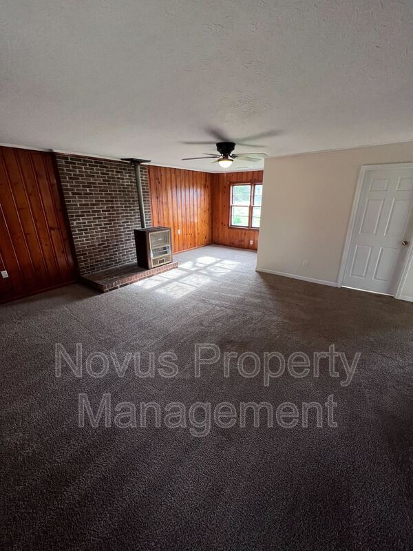 Building Photo - 115 Elm St