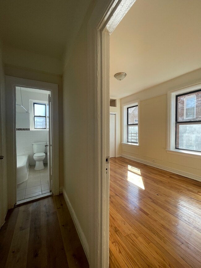 Foto del edificio - 341 E 240th St