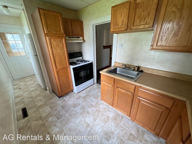 Building Photo - 3 br, 1 bath House - 725 Romy Ave