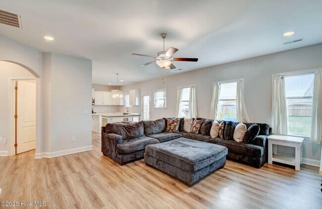 Foto del edificio - Single Family Home in Desirable Neighborhood