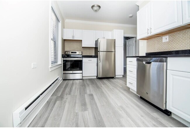 Foto del edificio - 648.5 W Roscoe St