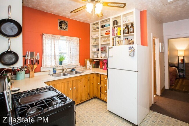 Building Photo - 2 br, 1 bath House - 1018 Hawthorne St