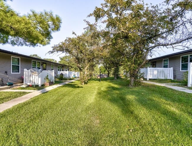 Building Photo - Rolling Meadows Apartments