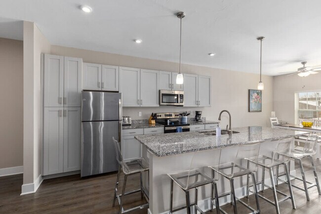 Building Photo - 3938 Pinot Dr