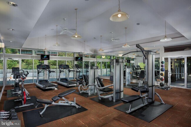 Foto del edificio - 6004 Hunt Ridge Rd