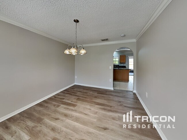 Building Photo - 12610 Lake Vista Dr