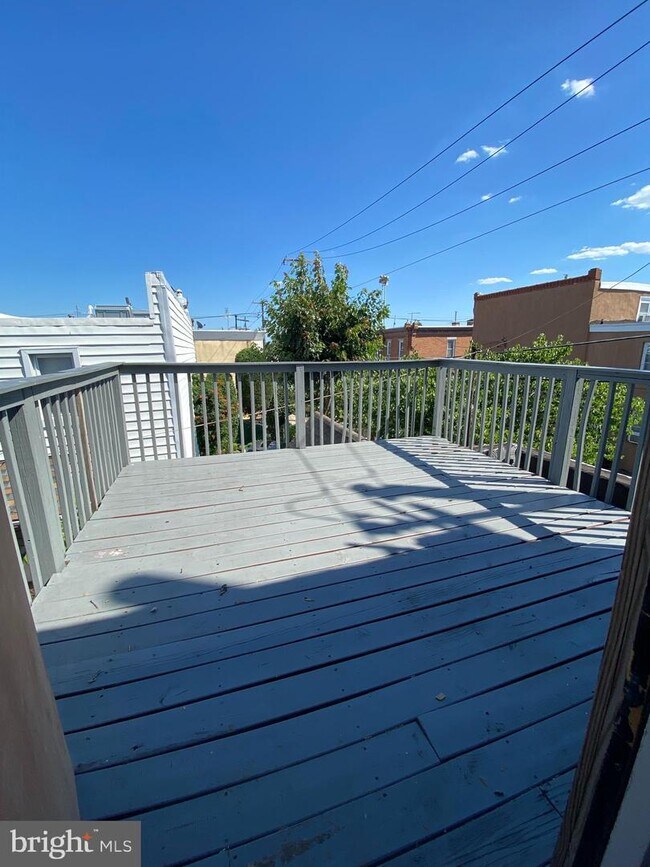 Building Photo - 3245 Edgemont St