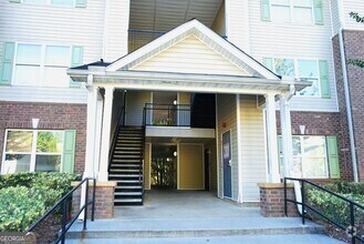 Building Photo - 12101 Fairington Ridge Cir